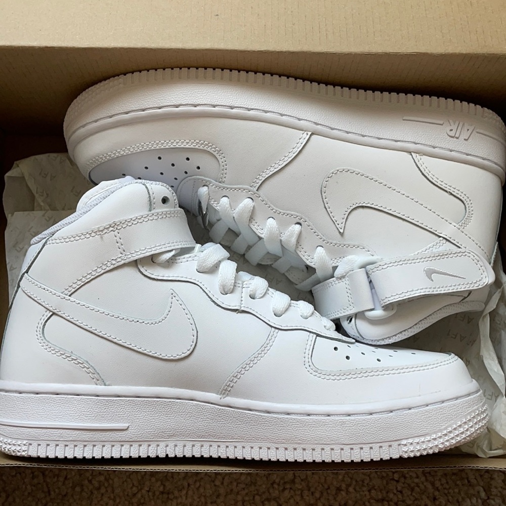 White Nike Air Force 1